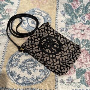 🎉 Tommy Hilfiger Black and Gray Patterned Crossbody Bag